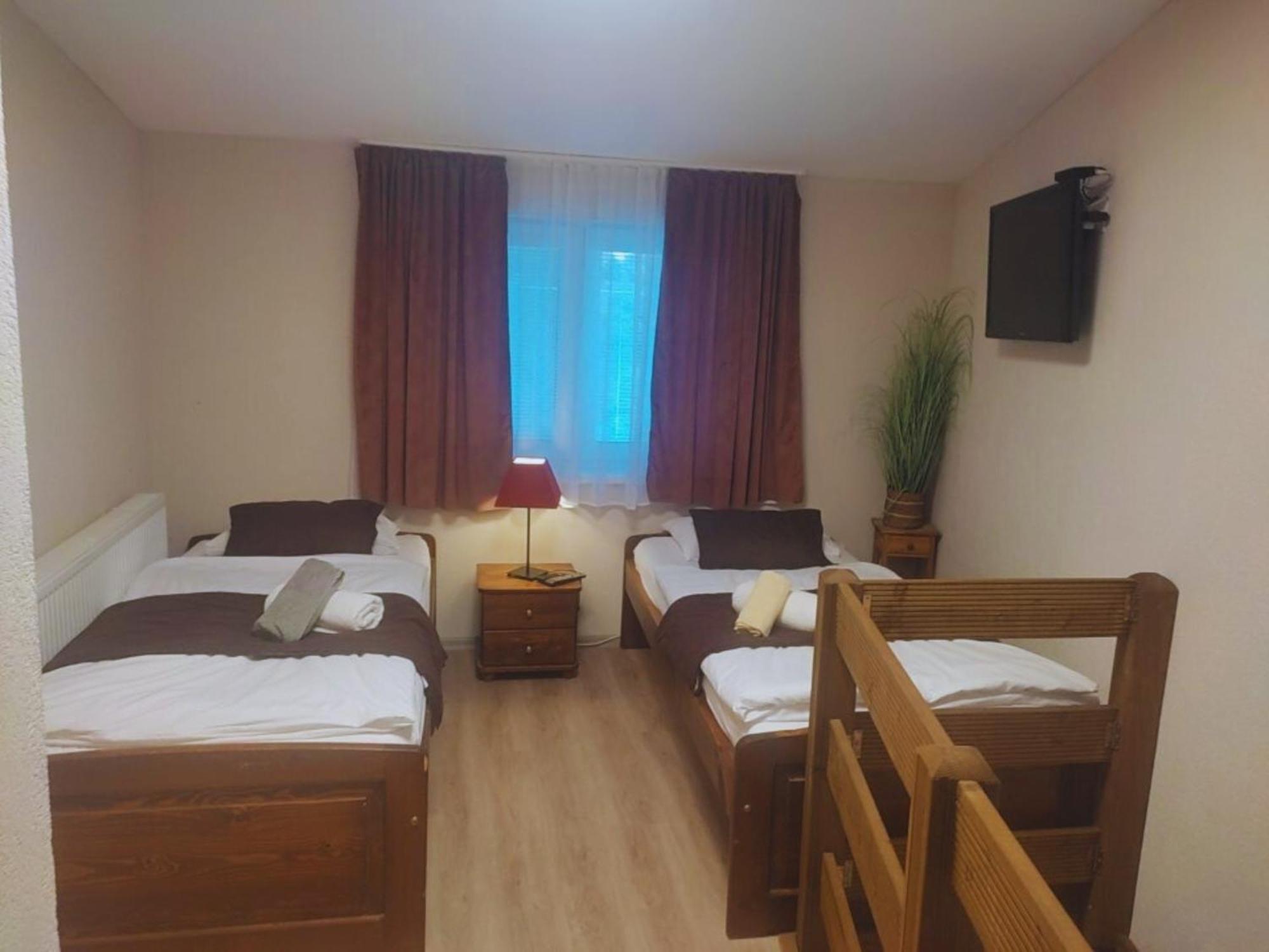 & Pool Prestige Ivica Aparthotel 3*